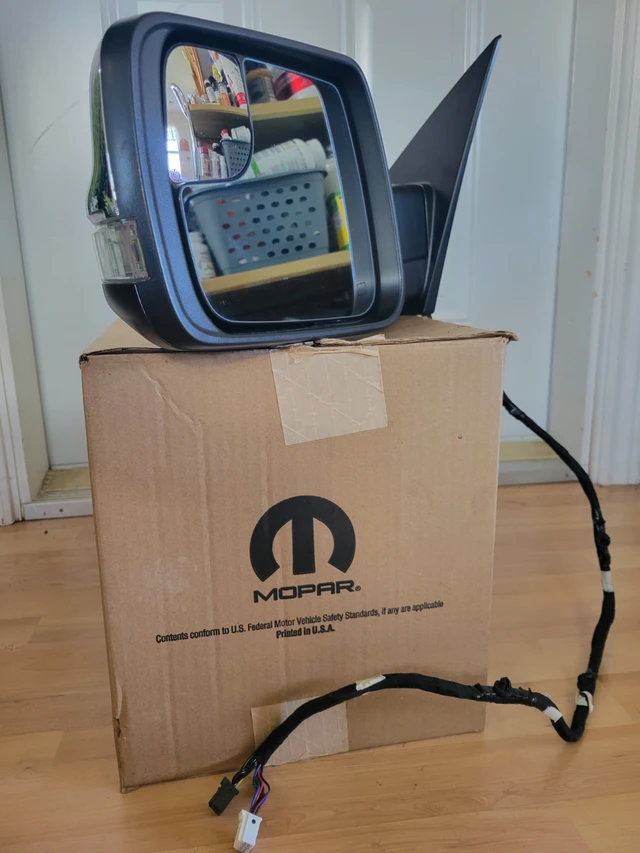 OE Mopar levý Mirror | Save $500 | 2019-22 Ram 1500, dovoz Kanada — foto 3 z 5
