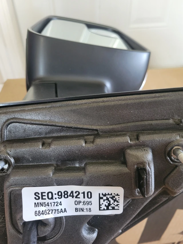 OE Mopar levý Mirror | Save $500 | 2019-22 Ram 1500, dovoz Kanada — foto 4 z 5