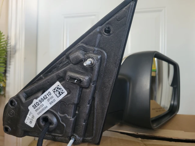 OE Mopar pravý Mirror | Save $400 | 2019-22 Ram 1500, dovoz Kanada — foto 3 z 5
