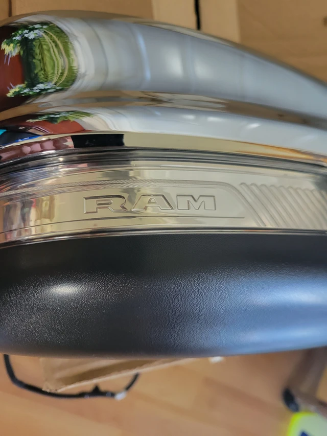 OE Mopar pravý Mirror | Save $400 | 2019-22 Ram 1500, dovoz Kanada — foto 4 z 5