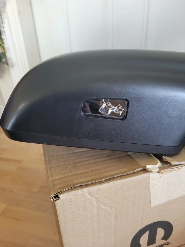 OE Mopar pravý Mirror | Save $400 | 2019-22 Ram 1500, dovoz Kanada — foto 5 z 5