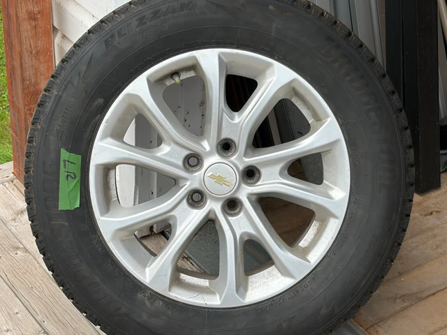 225/65R17 snow tires, dovoz Kanada — foto 2 z 4