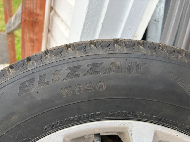 225/65R17 snow tires, dovoz Kanada — foto 3 z 4
