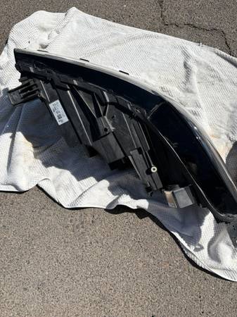 FORD ESCAPE 2023-2025 RIGHT LED HEADLIGHT, dovoz USA — foto 2 z 7