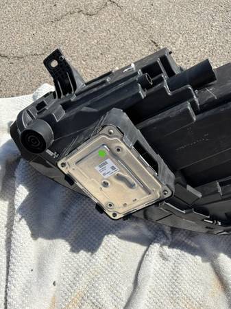 FORD ESCAPE 2023-2025 RIGHT LED HEADLIGHT, dovoz USA — foto 6 z 7