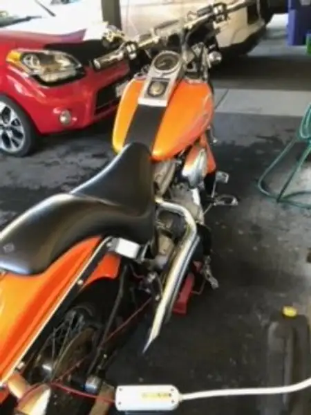 2004 Harley-Davidson Softail, oranžová, 22 000 km, dovoz Kanada — foto 2 z 2