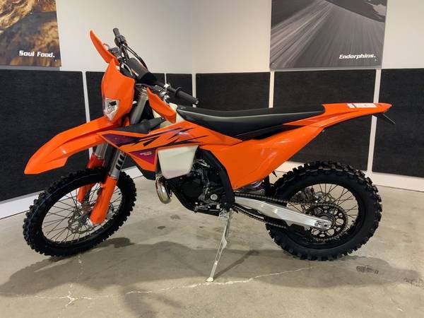 2026 KTM, dovoz Kanada — foto 3 z 7