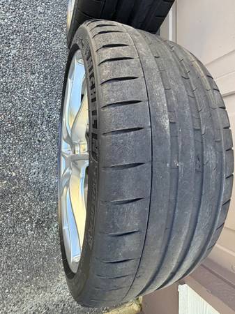 Porsche Cayman 981 GTS OE 20” Wheels + Tires, dovoz USA — foto 2 z 10