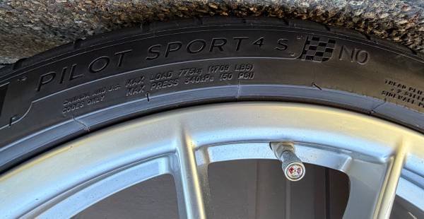 Porsche Cayman 981 GTS OE 20” Wheels + Tires, dovoz USA — foto 3 z 10