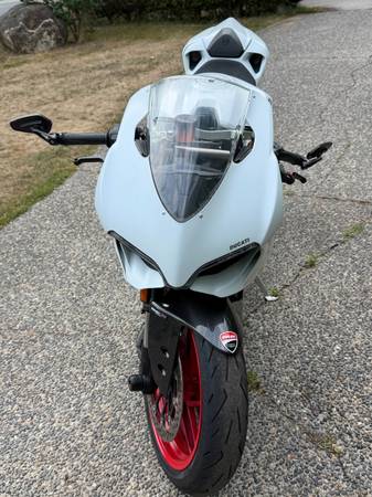 2015 Ducati, dovoz Kanada — foto 2 z 12