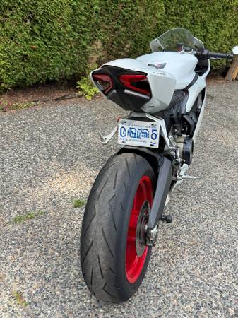 2015 Ducati, dovoz Kanada — foto 4 z 12