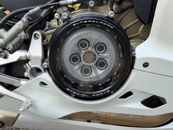 2015 Ducati, dovoz Kanada — foto 5 z 12