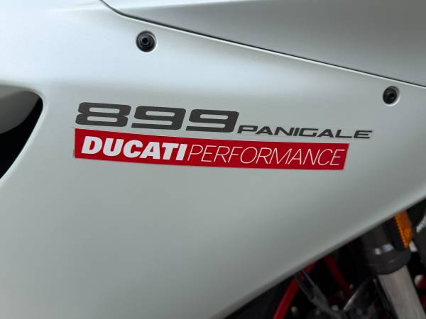 2015 Ducati, dovoz Kanada — foto 6 z 12