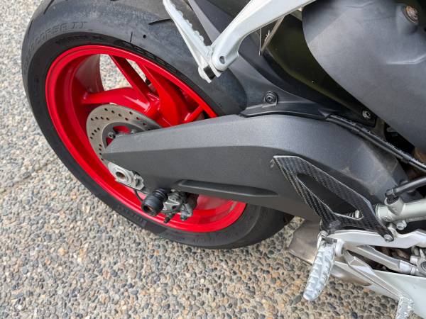 2015 Ducati, dovoz Kanada — foto 8 z 12