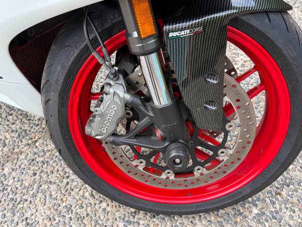 2015 Ducati, dovoz Kanada — foto 9 z 12