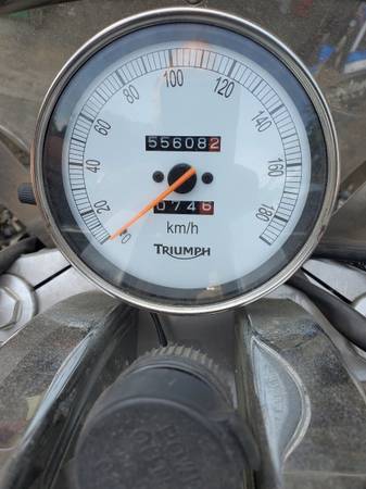 Triumph, dovoz Kanada — foto 7 z 9