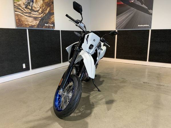 2025 Suzuki, dovoz Kanada — foto 2 z 6