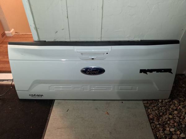 2015-2020 ford f150 raptor tailgate w/flex step applique OE, dovoz USA — foto 4 z 4
