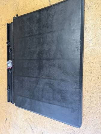 2026 Ram 1500 OEM Tonneau Cover + Cargo Management Rails – Brand New, dovoz USA — foto 5 z 7