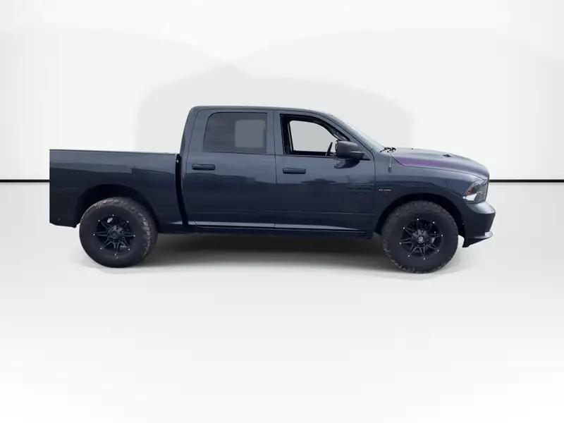 2019 RAM 1500 EXPRESS | BLUETOOTH | KEYLESS |, modrá, 115 245 km, dovoz Kanada — foto 9 z 12