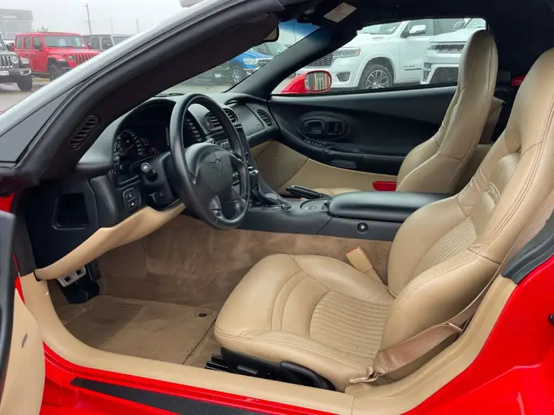 2003 Chevrolet Corvette 2dr, červená, 22 110 km, dovoz Kanada — foto 10 z 12