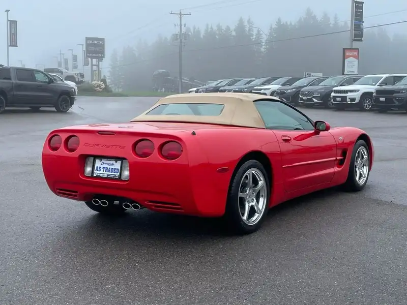 2003 Chevrolet Corvette 2dr, červená, 22 110 km, dovoz Kanada — foto 5 z 12