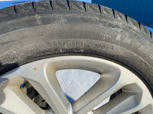 235/55r18 Michelin Latitude winter tires on factory ford rims, dovoz Kanada — foto 2 z 3