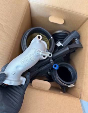 2025 Raptor R supercharger, 500 miles, dovoz USA — foto 3 z 4