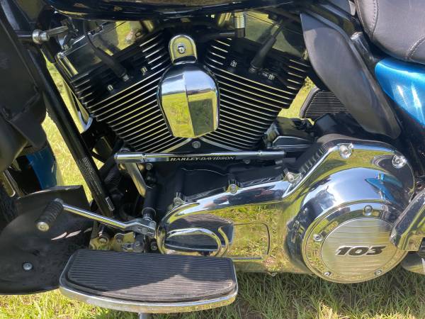 2011 Harley-Davidson, dovoz USA — foto 10 z 12