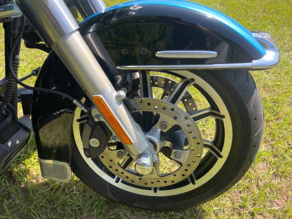 2011 Harley-Davidson, dovoz USA — foto 12 z 12