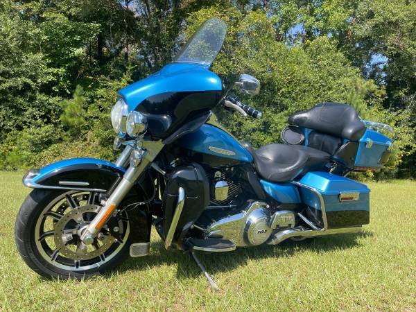 2011 Harley-Davidson, dovoz USA — foto 2 z 12