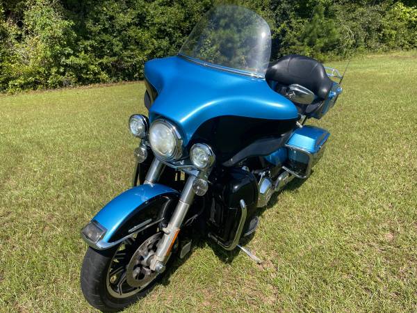 2011 Harley-Davidson, dovoz USA — foto 3 z 12