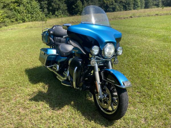 2011 Harley-Davidson, dovoz USA — foto 4 z 12