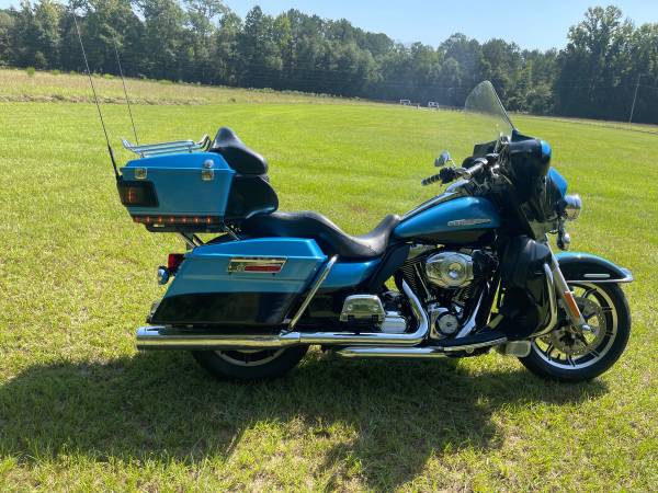 2011 Harley-Davidson, dovoz USA — foto 5 z 12