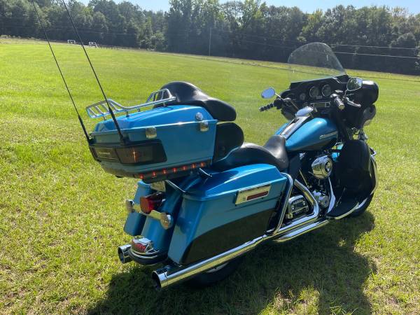 2011 Harley-Davidson, dovoz USA — foto 6 z 12