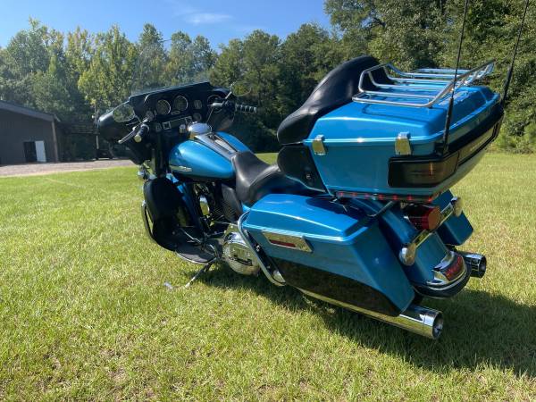 2011 Harley-Davidson, dovoz USA — foto 8 z 12