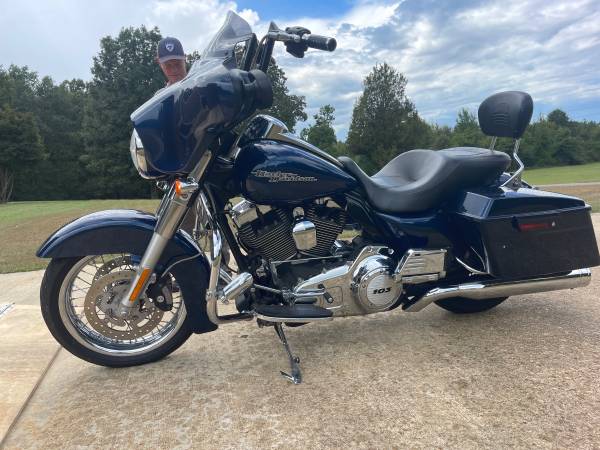 2012 Harley-Davidson, dovoz USA — foto 2 z 12