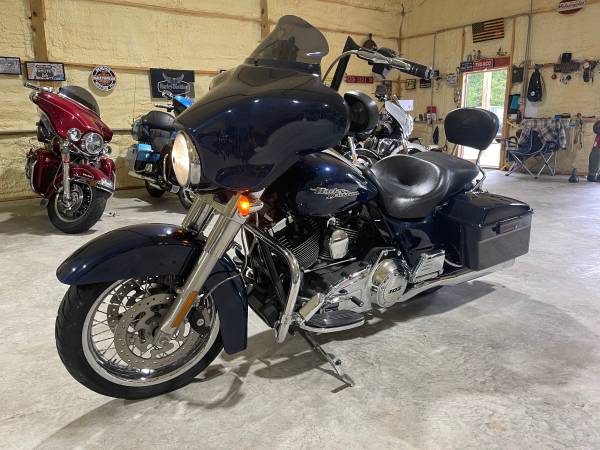 2012 Harley-Davidson, dovoz USA — foto 3 z 12
