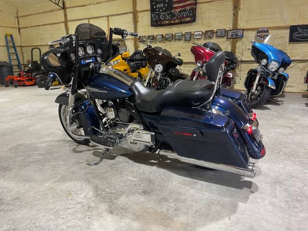 2012 Harley-Davidson, dovoz USA — foto 5 z 12
