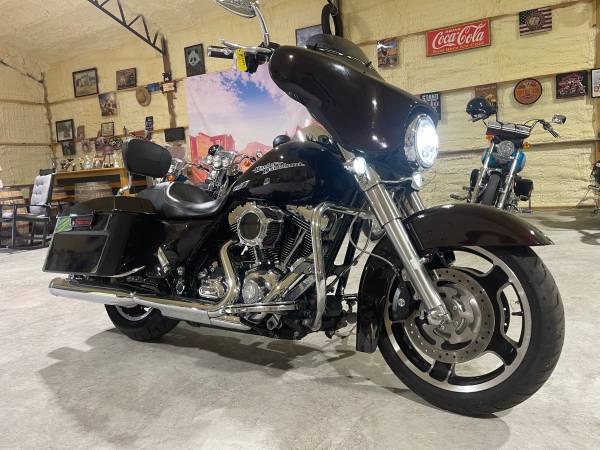 2011 Harley-Davidson, dovoz USA — foto 11 z 12