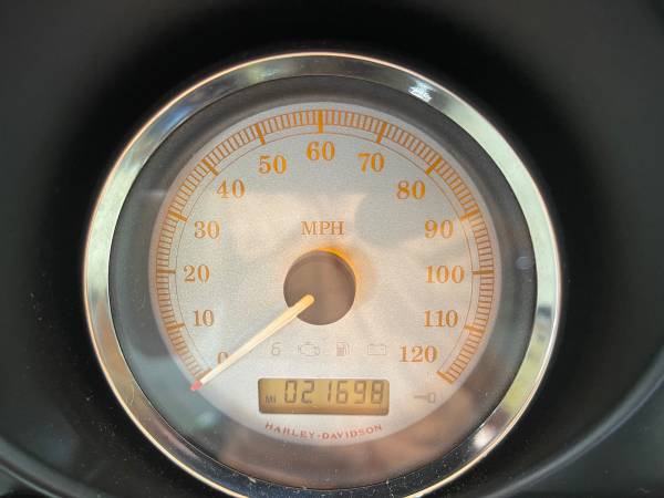 2011 Harley-Davidson, dovoz USA — foto 12 z 12
