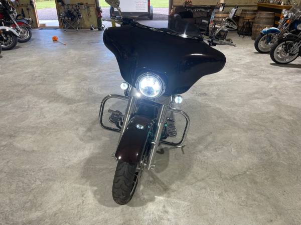 2011 Harley-Davidson, dovoz USA — foto 4 z 12