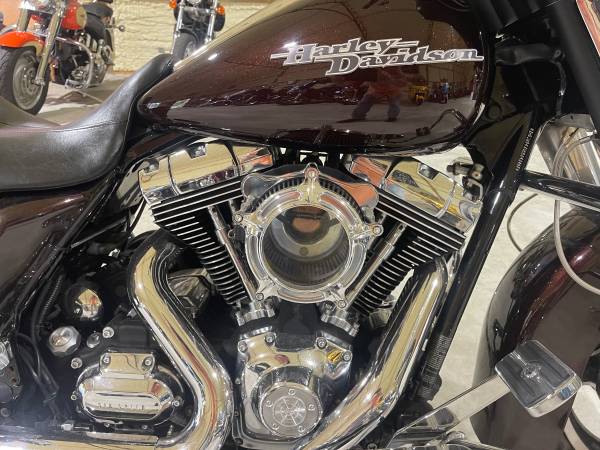 2011 Harley-Davidson, dovoz USA — foto 6 z 12