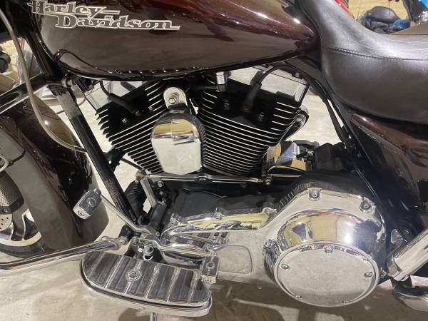 2011 Harley-Davidson, dovoz USA — foto 8 z 12