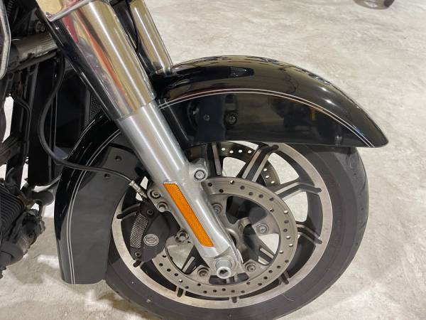 2016 Harley-Davidson, dovoz USA — foto 9 z 12