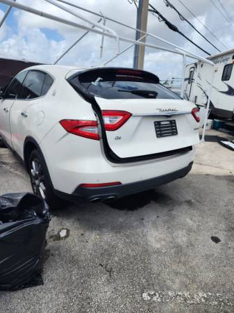 Maserati Levante zadní nárazník Cover White OE, bílá, dovoz USA — foto 1