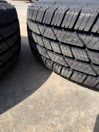 OE Ford F250Wheels (17-inch): Standard 17-inch steel wheels nový tire, dovoz USA — foto 3 z 5