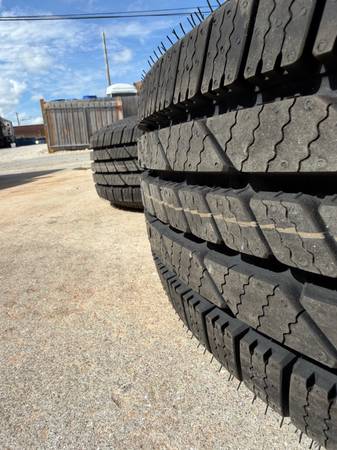 OE Ford F250Wheels (17-inch): Standard 17-inch steel wheels nový tire, dovoz USA — foto 5 z 5