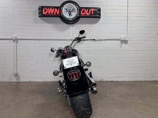 2015 Harley-Davidson, dovoz USA — foto 4 z 11