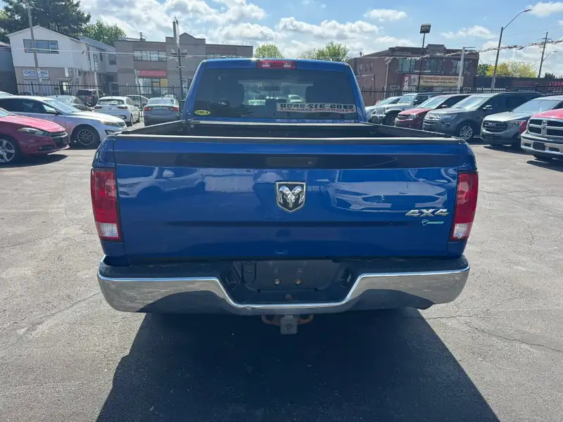 2017 RAM 1500 ST, modrá, 259 800 km, dovoz Kanada — foto 5 z 12